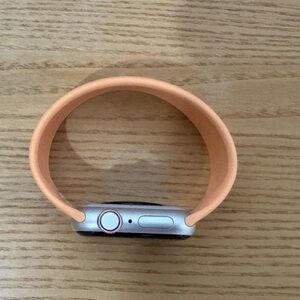 Apple Watch SE GPS+Cellular, 40mm Silver Aluminum Case